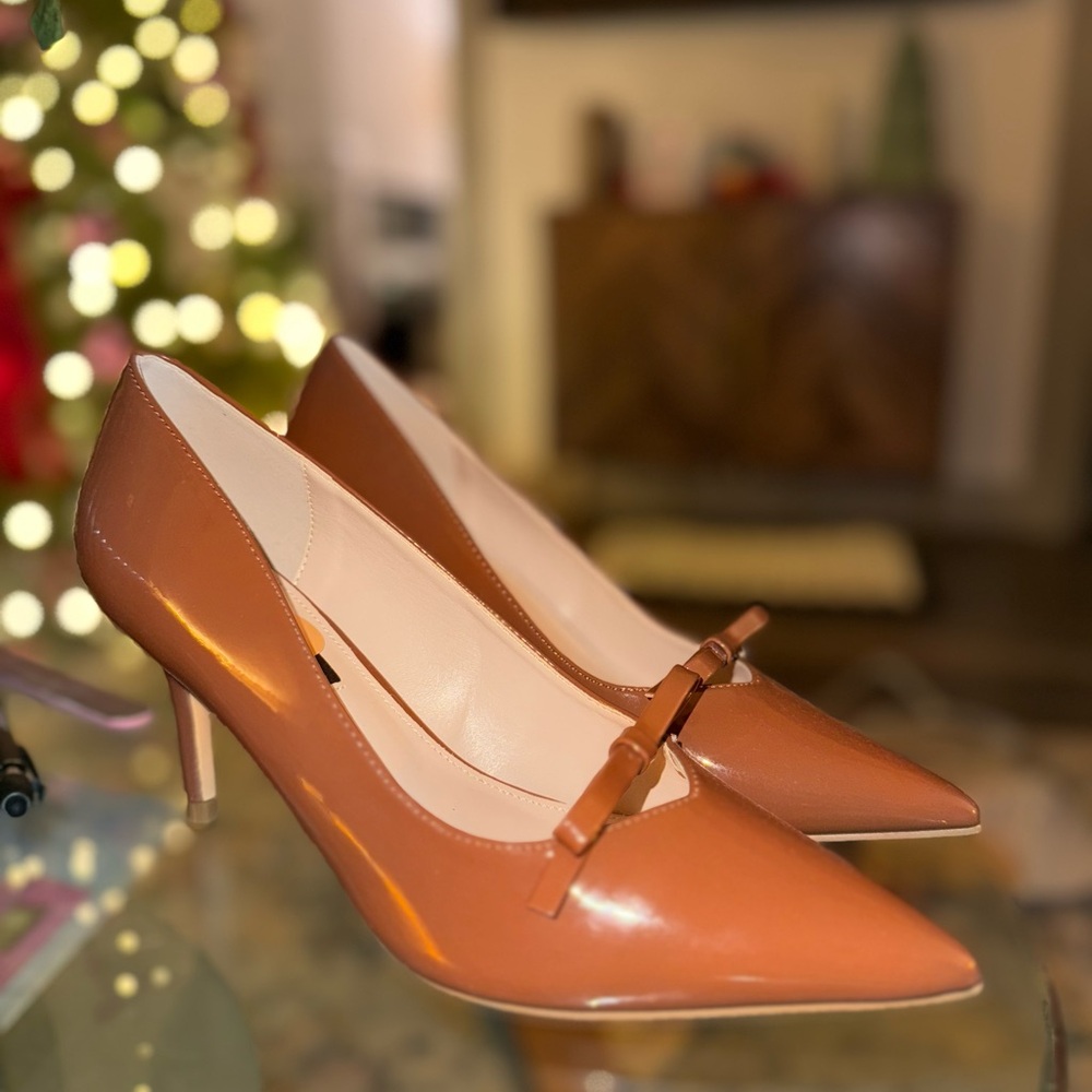 NWT French Connection Brown Pointed Toe Heels with Bow